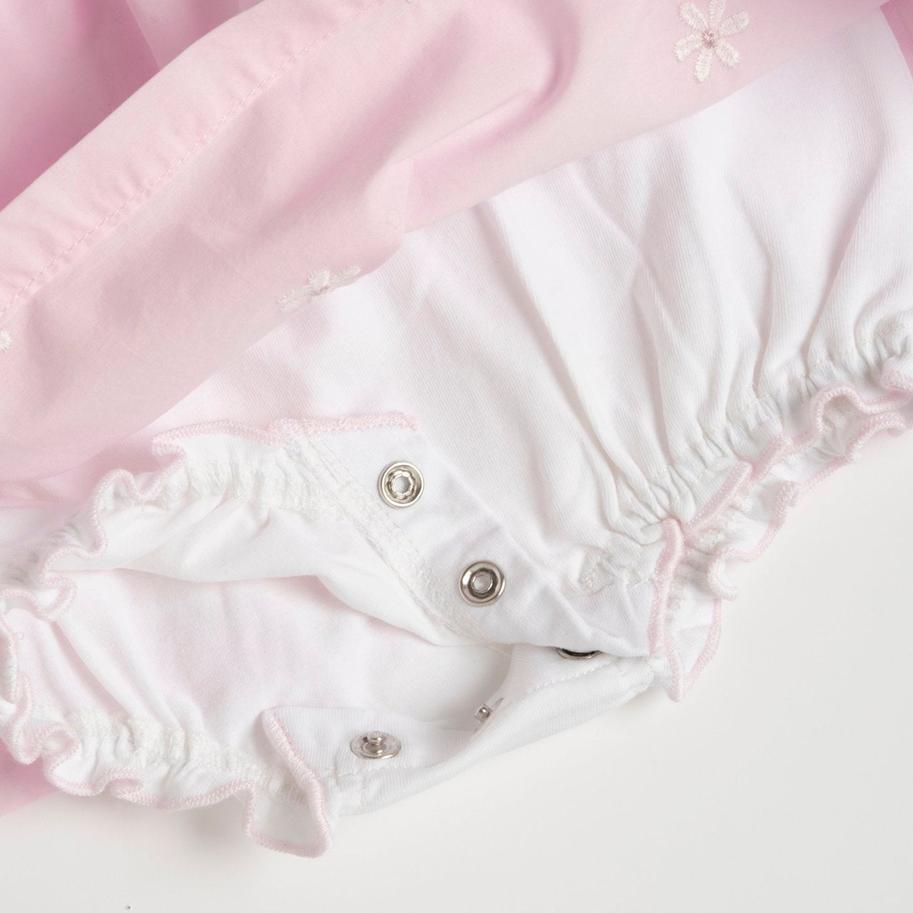 Pagliaccetto manica corta con margherite ricamate - NUOVA COLLEZIONE CHICCO P/E 2026
