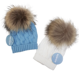 Cappello di lana con delicate trecce e pon pon - NUOVA COLLEZIONE JULIANA A/I 2024